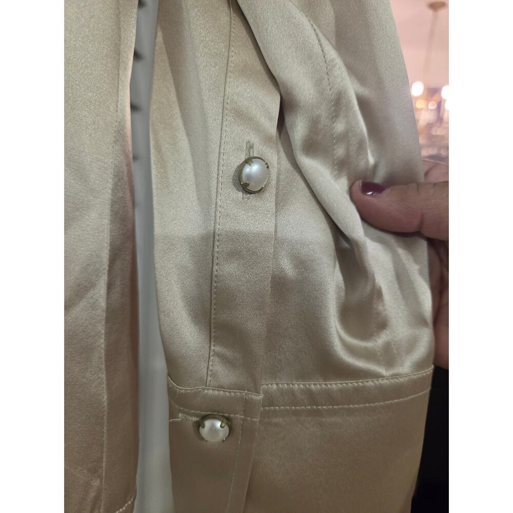 Ann Taylor 100% silk button down blouse - Picture 3 of 8